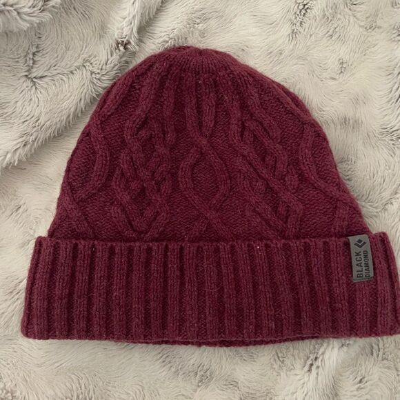 Black Diamond Accessories - Black Diamond Hat beanie cable knit NWOT maroon one size unisex dark wild rose